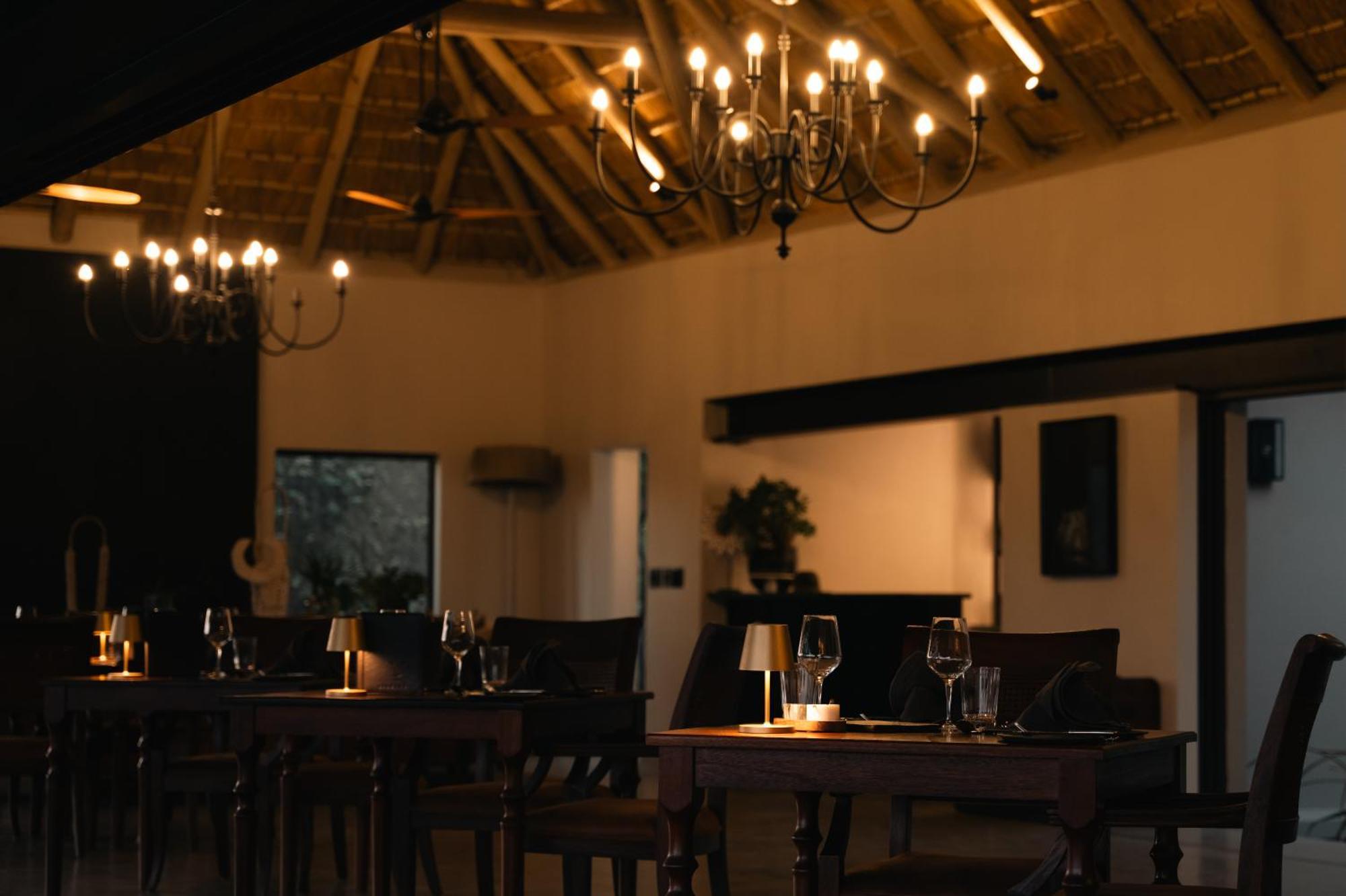 Thornybush Simbambili Lodge Reserva de caza Sabi Sand Exterior foto